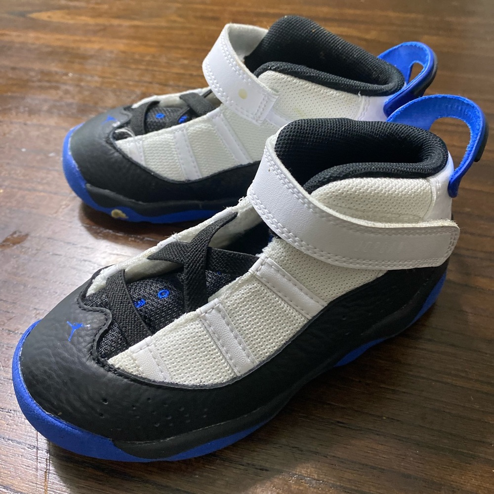 Barely worn Jordan shoes 10c